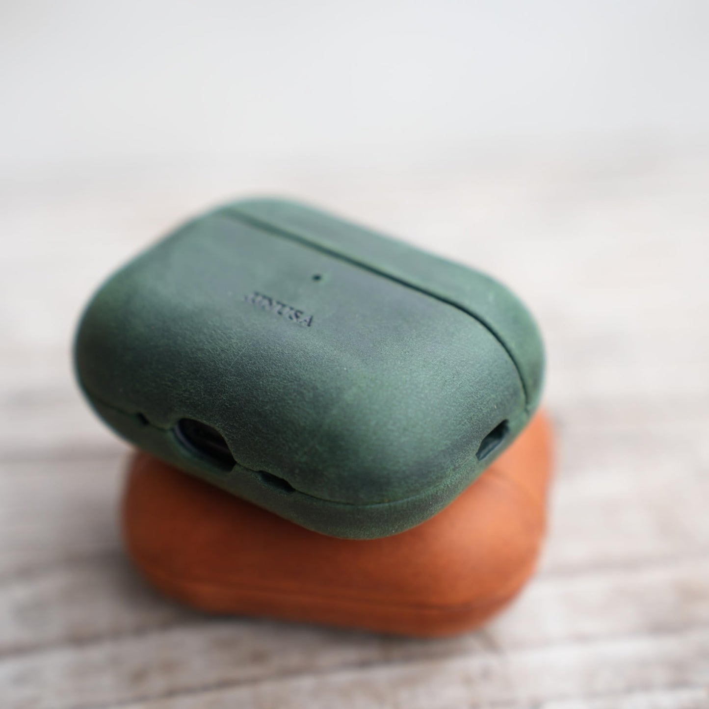 Handcrafted Crazy Horse Unique Leather Case for AirPods Pro 3rd Gen (2025), Vintage Aesthetic, Two-Tone Effect,Compatible with MagSafe, Compatible with Airpods Pro 3 Green