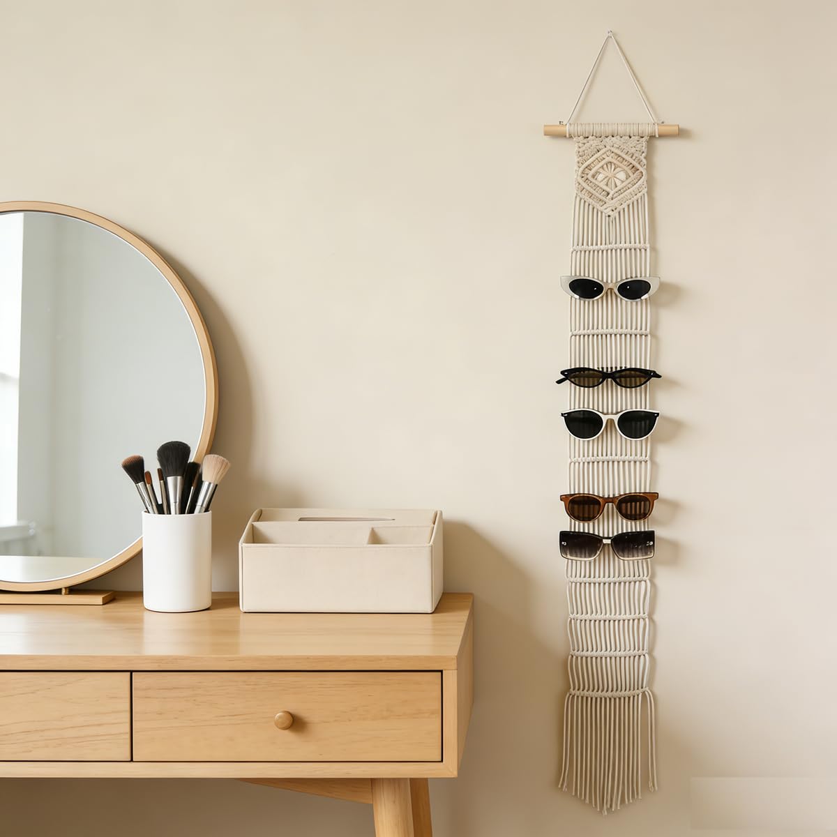 W Wellshine Macrame Sunglasses Holder Boho Wall Hanging Minimalist Eyewear Organizer Wall Sunglasses Rack Sunglasses Display (Nature)