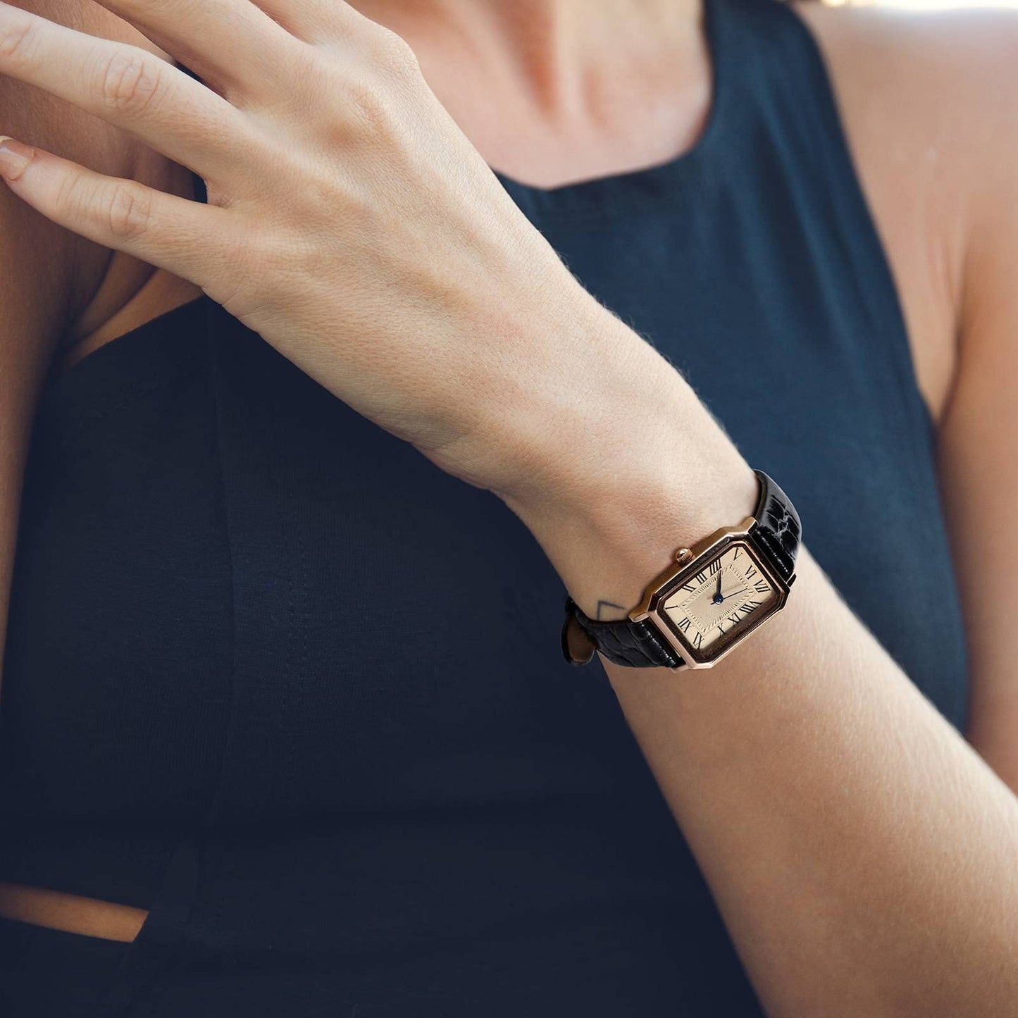 BISONSTRAP Watch Straps for Women, Crocodile Pattern Leather Thin Watch Replacement Bands,12mm, Black with Gold Buckle