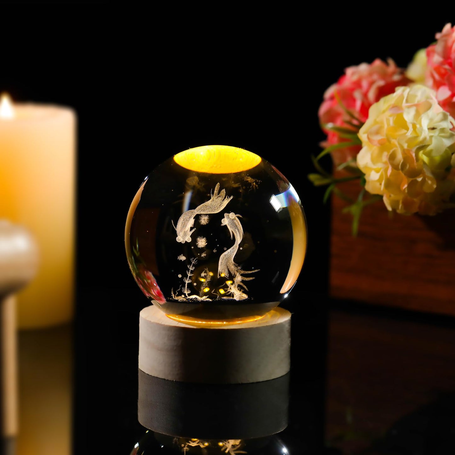 Arikyrist 3D Goldfish Crystal Ball Night Light, Crystal Goldfish Figurines with Wooden Base Gifts for Women and Kids, 3D Laser Engraved Glass Sphere Paperweight Decor for Home Office.