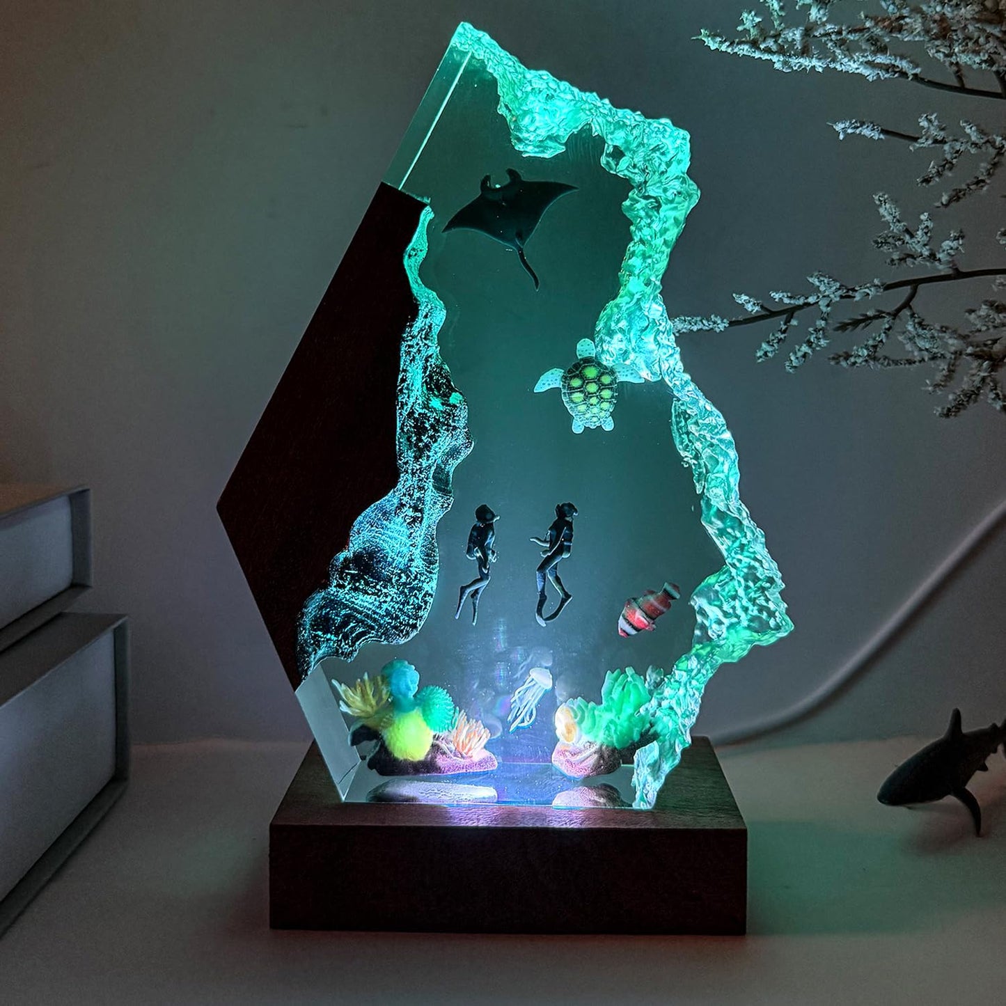 Scuba Diving Resin Ocean Lamp,Handmade 3D Ocean Night Light With Woodden Base,Variable Lights, Scuba Diver Gifts, Diving Enthusiast Collectibles, Unique Birthday Holiday Gifts for Men & Women(S 6"x4")