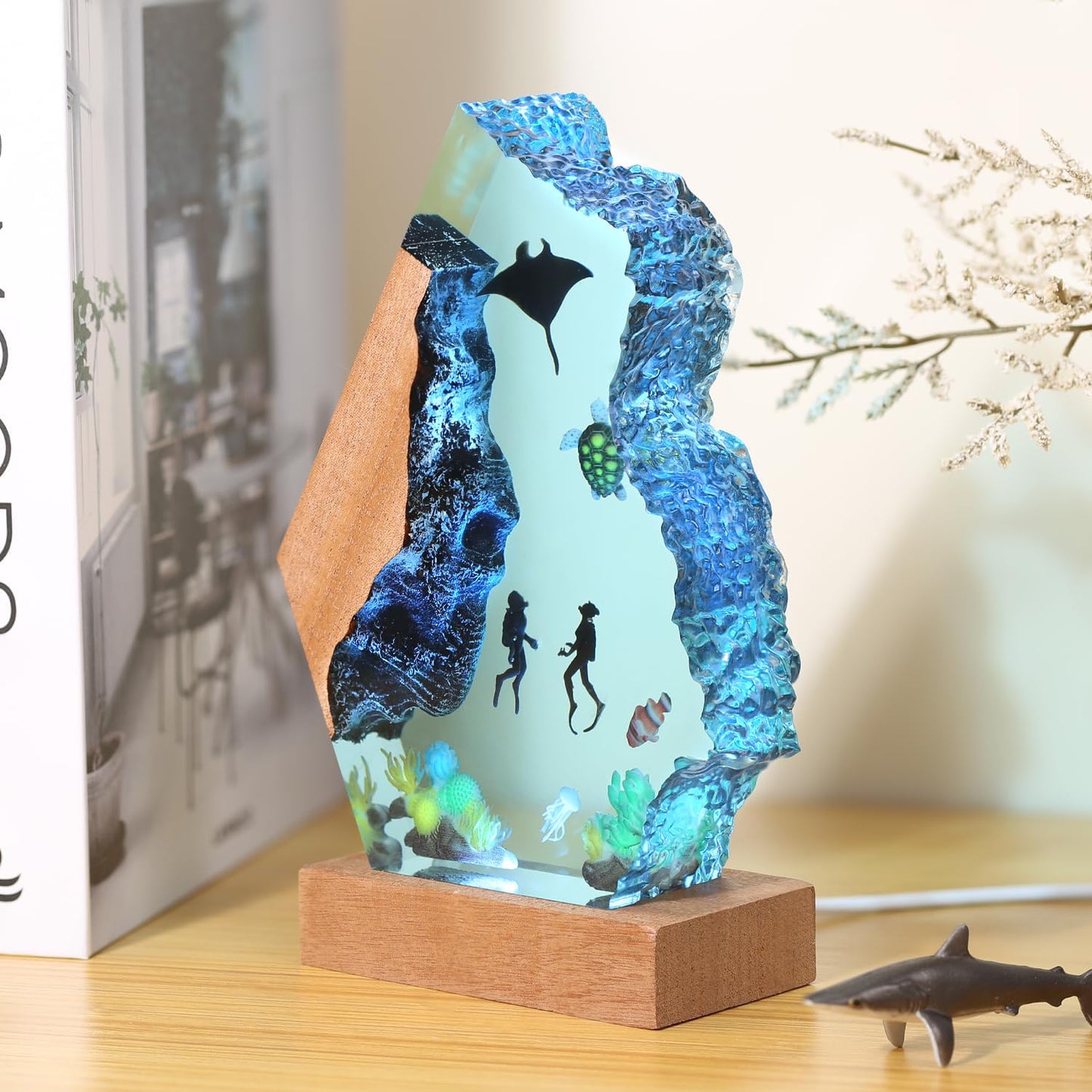 Scuba Diving Resin Ocean Lamp,Handmade 3D Ocean Night Light With Woodden Base,Variable Lights, Scuba Diver Gifts, Diving Enthusiast Collectibles, Unique Birthday Holiday Gifts for Men & Women(S 6"x4")