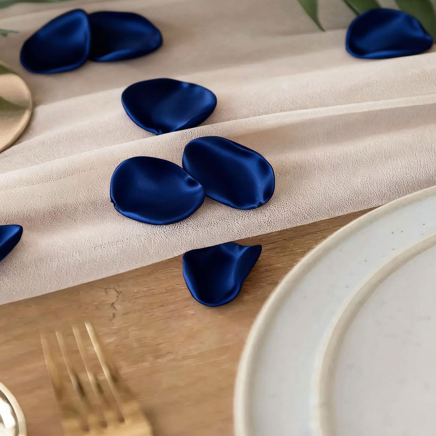 AimtoHome 200 Pcs Navy Blue Silk Rose Petals, Artificial Flowers for Groom Wedding Party, Baby Boy Shower, Nautical Theme, Table Scatter, Graduation, Formal Event Decor
