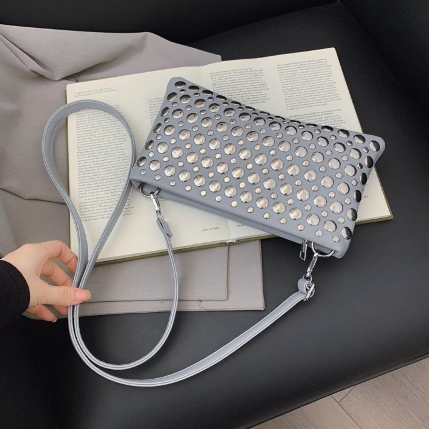 WIGUYUN Women Rivet Envelope Clutch Bag Purse Fashion Faux Leather Studded Crossbody Bag Evening Handbag for Ladies,Grey