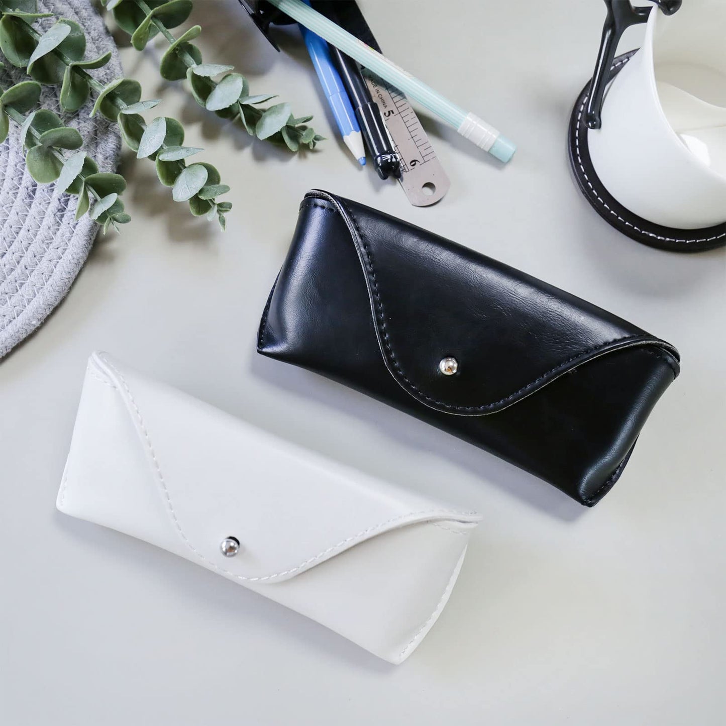 LogHog Portable Leather Sunglasses Pouch Soft Eye Glasses Carry Case for Women Men Student Horizontal Sunglass Box Case (Black)