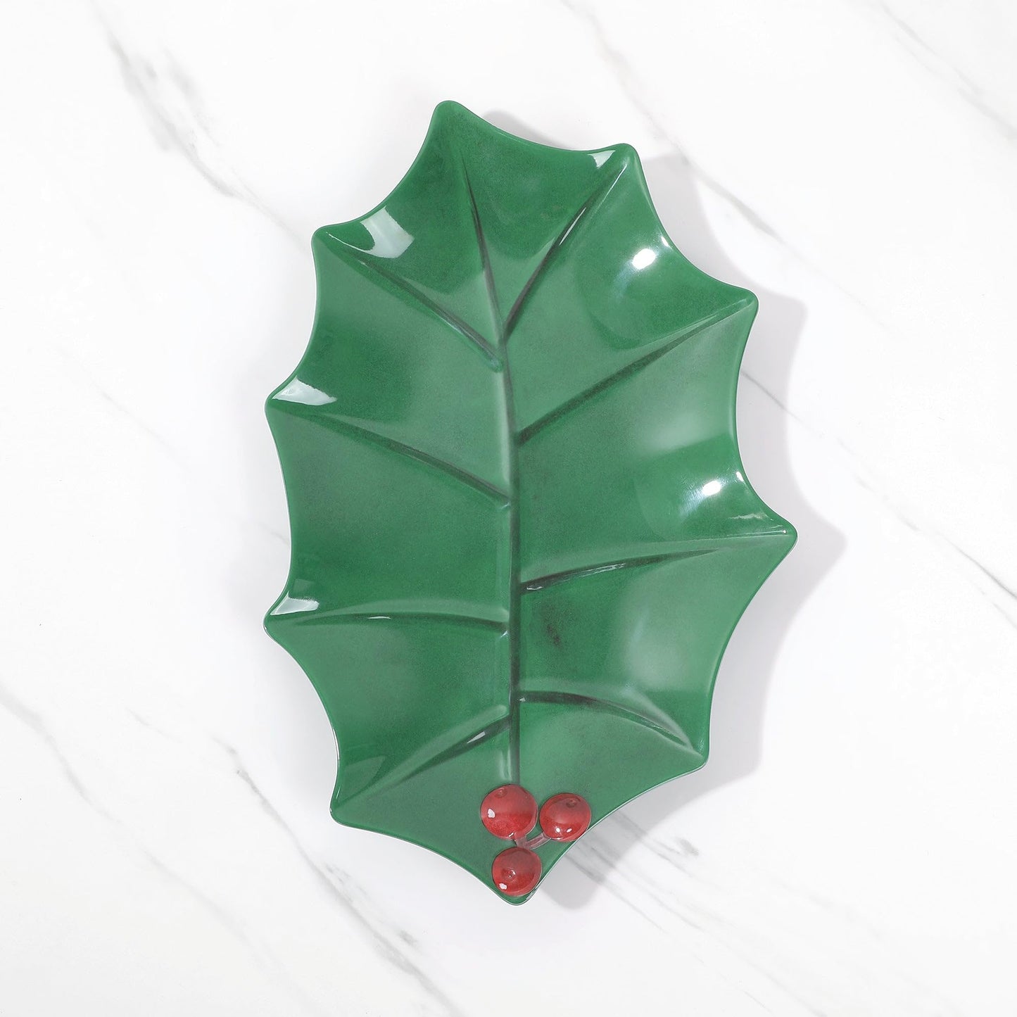 UPware Holly Leaf-Shaped Melamine Serving Platter, Green Holiday Tray with Red Berry Accent, Break-Resistant BPA-Free Christmas Dish for Cookies, Snacks, or Appetizers, 16 x 10 Inch