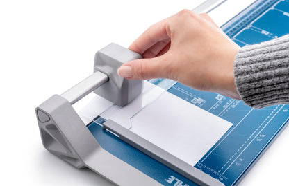 Dahle 507 Personal Rotary Trimmer, 12" Cut Length, 7 Sheet Capacity, Self-Sharpening, Automatic Clamp, German Engineered Paper Cutter