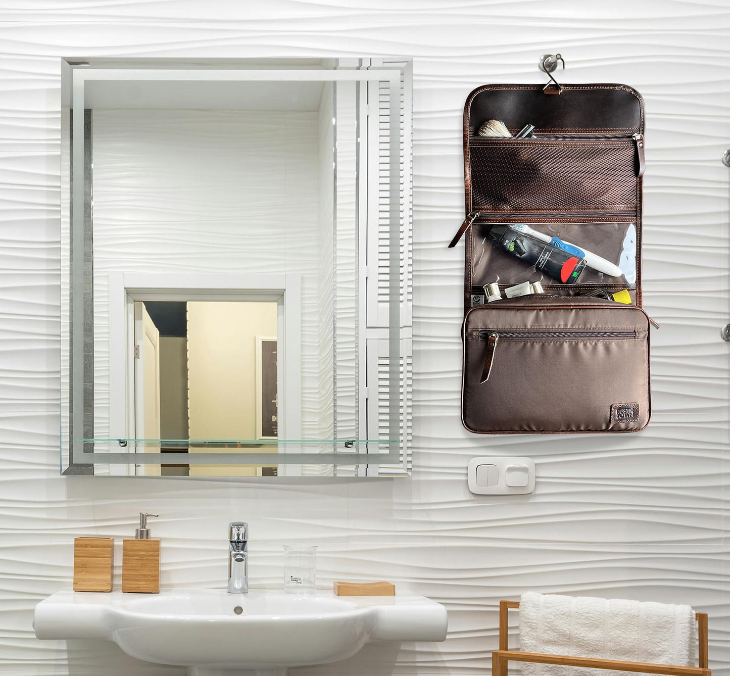 RUSTIC TOWN Leather Hanging Toiletry Bag for Men - Travel Shaving Dopp Kit - Bathroom Shower Toiletries Organizer - Leather Makeup Cosmetic Bag for Women