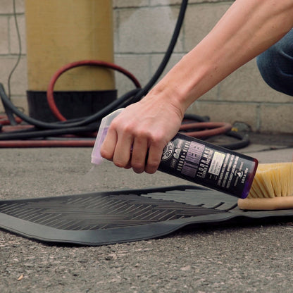 Chemical Guys Mat Renew Rubber and Vinyl Car Floor Mat Cleaner & Protectant - Cleans & Restores Rubber Liners, Running Boards, Safe for Cars, Trucks, SUVs, and More - 16 oz