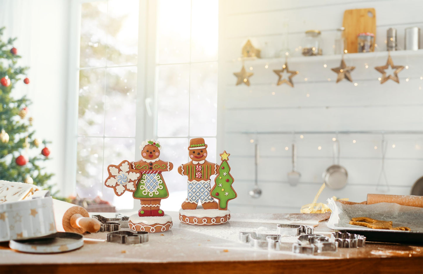 Enesco Jim Shore Heartwood Creek Gingerbread Christmas Gent with Tree Figurine- Stone Resin Hand Painted Crafted Collectible Mini Figurines Christmas Home Decor Statue, 4.62 Inch