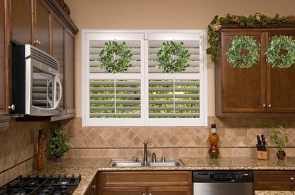 LSKYTOP Green Eucalyptus Wreaths 12'' Artificial Spring Summer Eucalyptus Leaf Wreaths with Berries for Home Farmhouse Front Door Decor