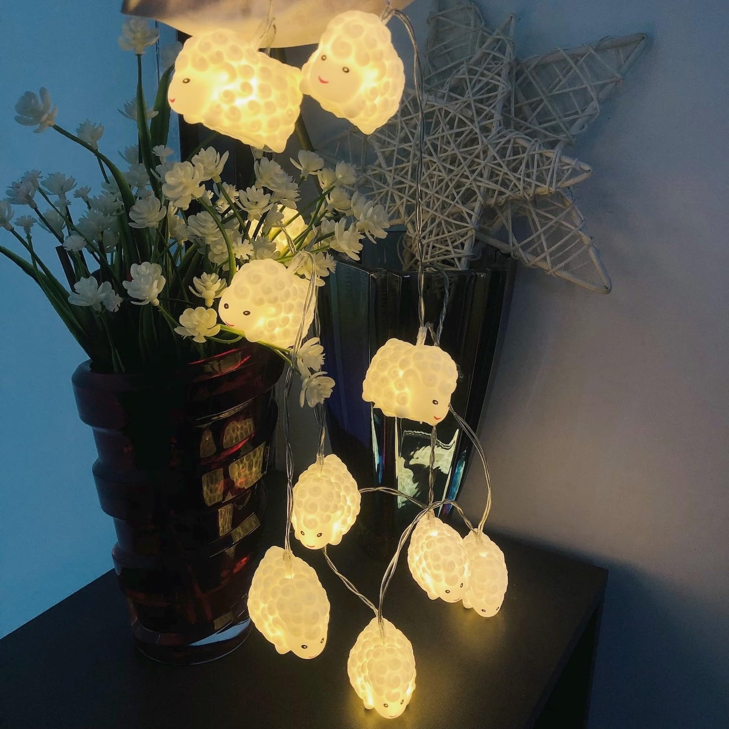 Sezrgiu Cute Painted Sheep Night Light LED Sheep Ornaments String Lights White Lamb Fairy Light Battery Powered Indoor Party Decor Night Light (10LED, White Sheep)