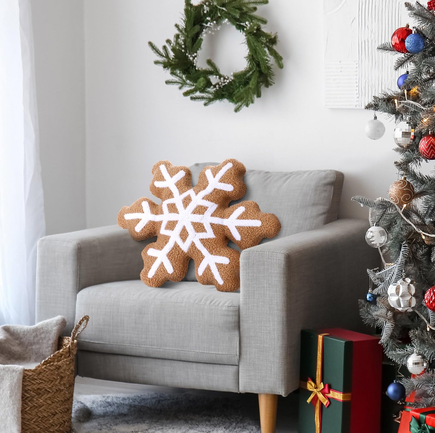Marsui Christmas Snowflake Pillow 16 Inch, Soft Plush Christmas Shaped Decorative Throw Pillow for Couch, Bed, or Home Decor, Snowflake Shaped Cushion for Xmas Holiday Party Decorations