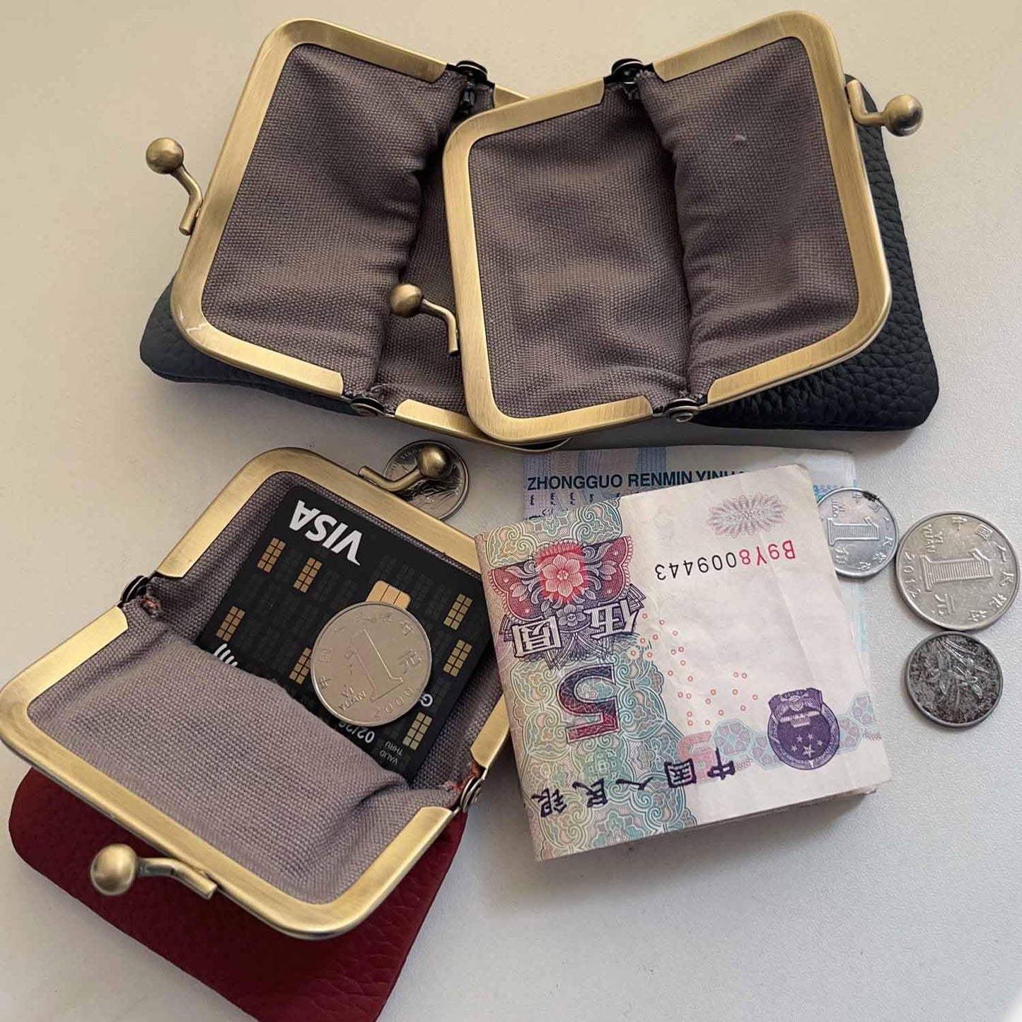 Yurtziru 1Pcs Vintage Coin Purse Kissing Lock Wallet Coin Organizer Buckle Kissing Lock Coin Purse Leather Coin Clip for Men & Women (Burgundy)