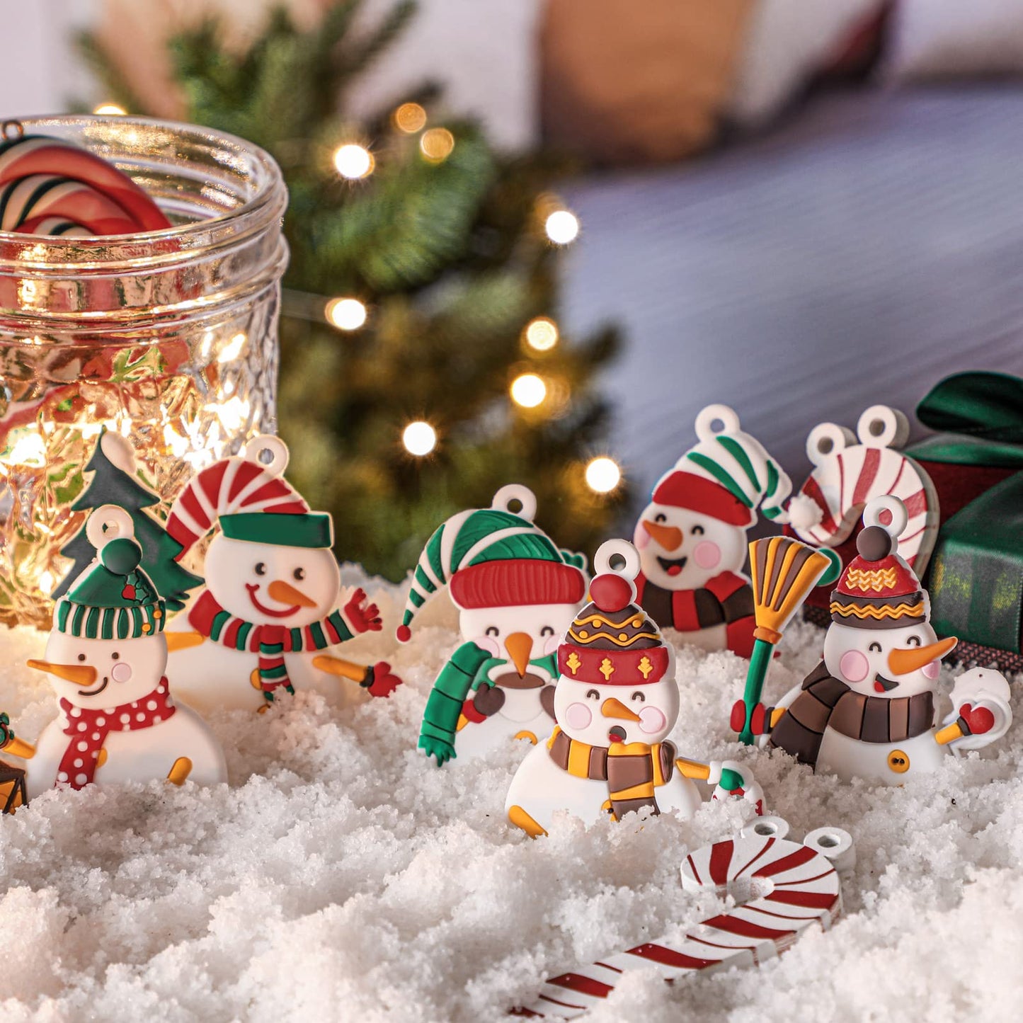 Zhanmai 24 Pieces Christmas Snowman Ornaments for Christmas Tree Decorations Cute Xmas Hanging Ornaments Traditional Xmas Tree Party Decors
