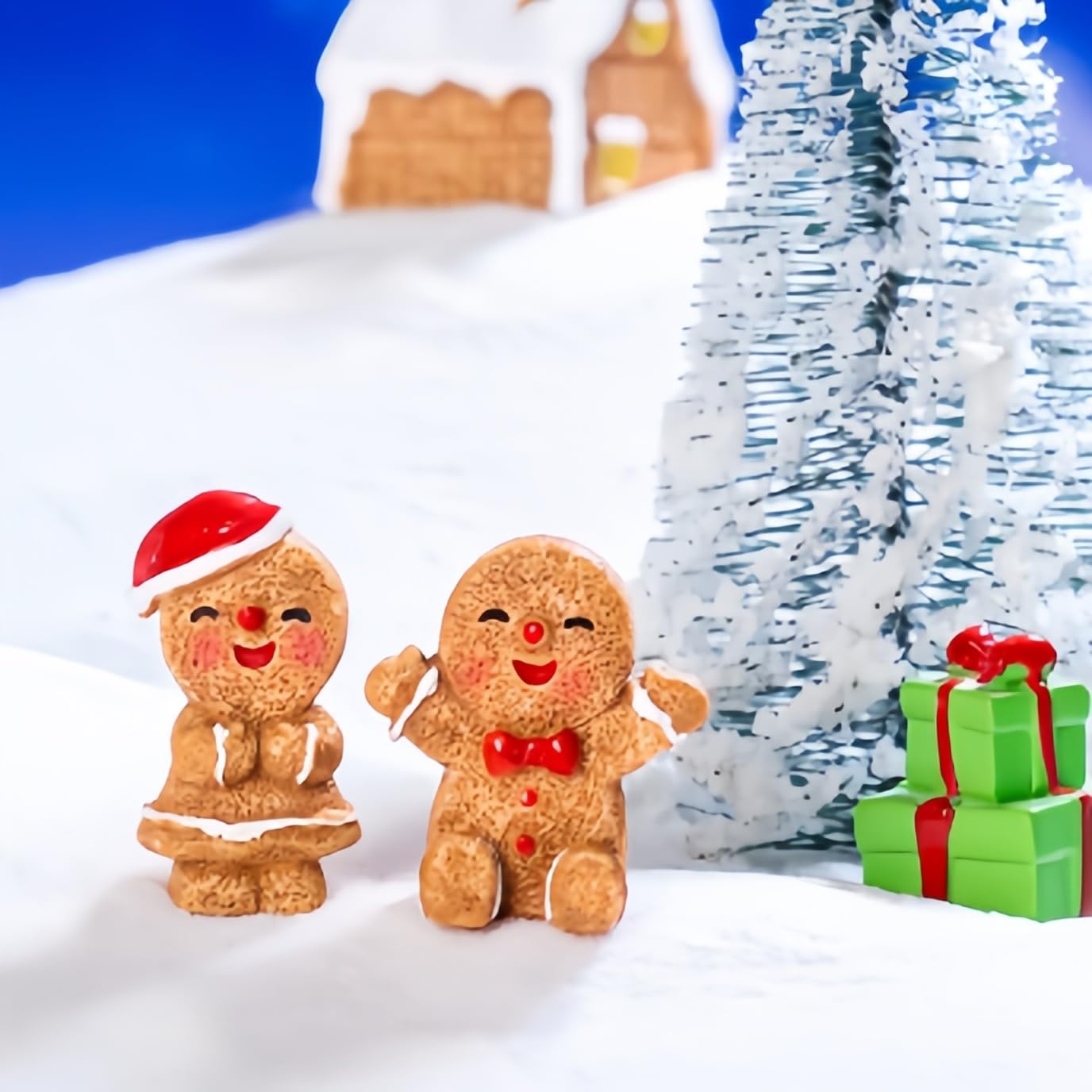 TIM CHESS 48PCS Mini Gingerbread Men Figurines in Resin, 4 Styles Mini Christmas Gingerbread Ornaments Statues, Miniature Figurines for DIY Crafts Indoor Outdoor Xmas Decorations Party Favors
