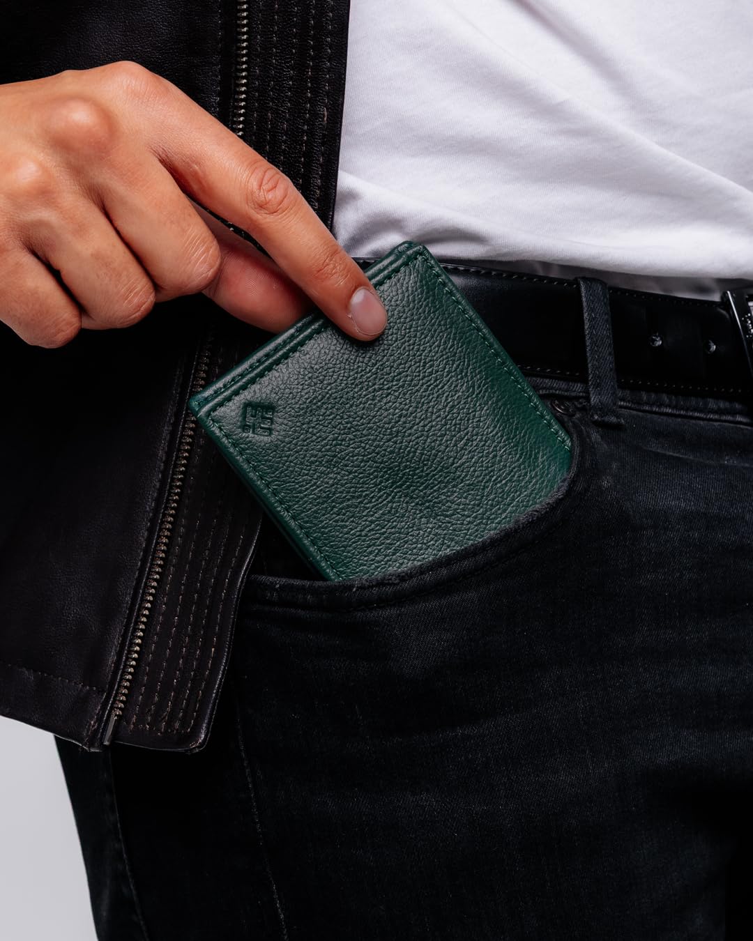 Chic And Clicks Men's Genuine Bifold Wallet -RFID Blocking – Premium full-grain leather se handmade Leather 6 Card Slim Bifold Wallet. (Green)