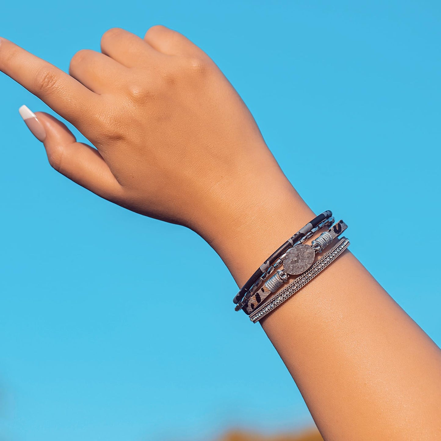 FANCY SHINY Boho Leather Wrap Bracelet Stackable Chunky Crystal Cuff Bracelets with Magnetic Clasp Cowboy Cowgirl Western Summer Beach Outfits Jewelry Gifts for Women (7.7", Grey Leopard)