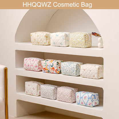 HHQQWZ Makeup Bag Travel Cosmetic Bag for Women Girls, Zipper Make Up Pouch, Floral Flowers Toiletry Organizer Makeup, Portable Storage Cosmetic Travel Cloth Bag (Blue Floral)