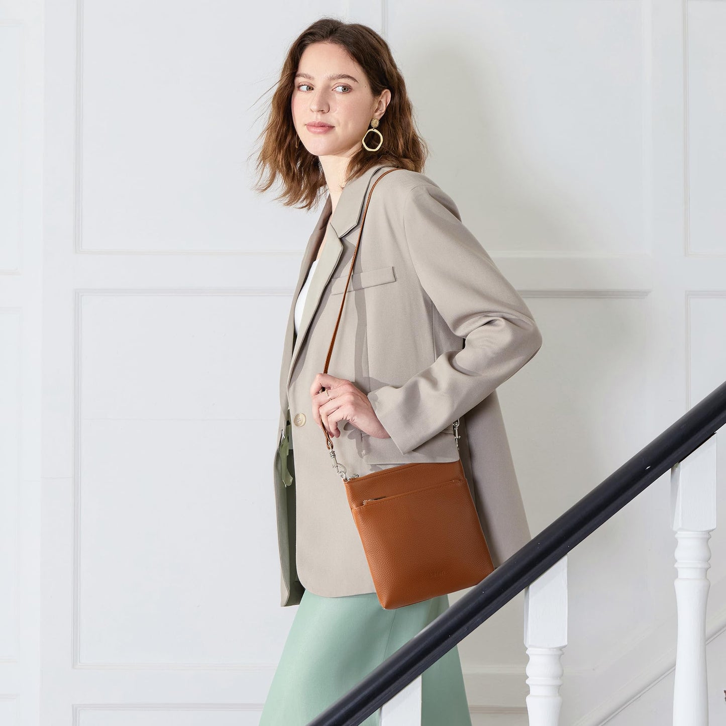 befen Small Brown Real Leather Crossbody Bag Purse for Women Travel Cross Body Handdbags with Adjustable Shoulder Strap