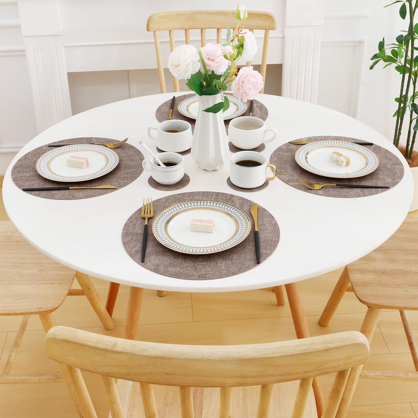 Homaxy Round Faux Leather Placemats and Coasters, Washable Dual-Side Table Mats, Wipeable Heat-Resistant Dining Place Mats for Outdoor and Indoor, Set of 8, Diameter 13 and 3.93 inch, Light Brown