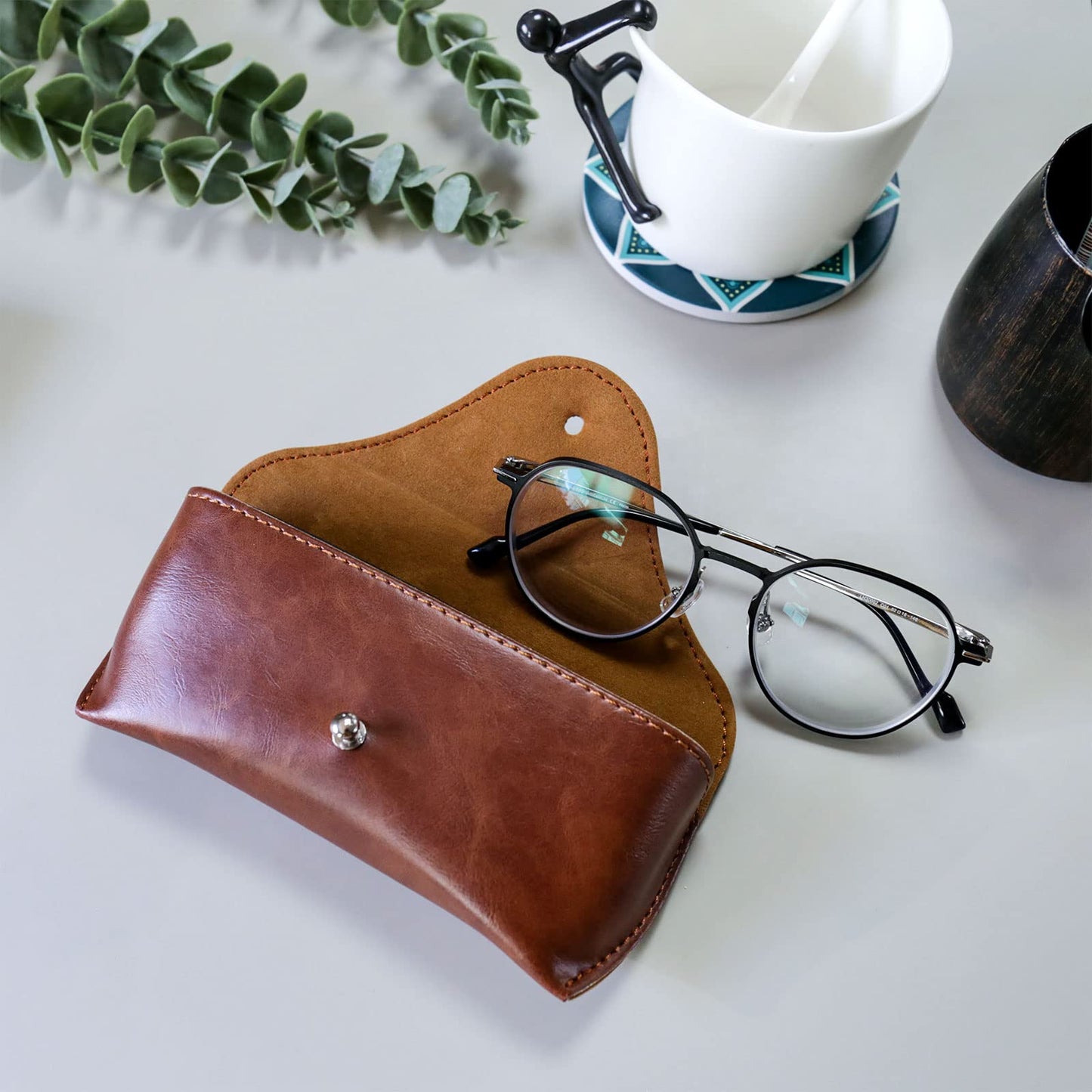 LogHog Portable Leather Glasses Case, Flexible Reading Eyeglass Pouch Slim Case for Women Men Horizontal Sunglasses Case