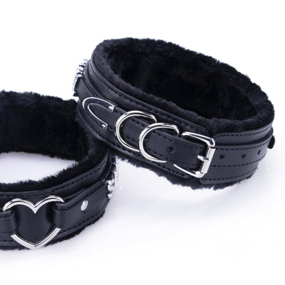 Bilisee Black Leather Heart O-ring Collar Necklace for Women, Adjustable Gothic Punk Collar with Letters Soft Furry Choker Jewelry