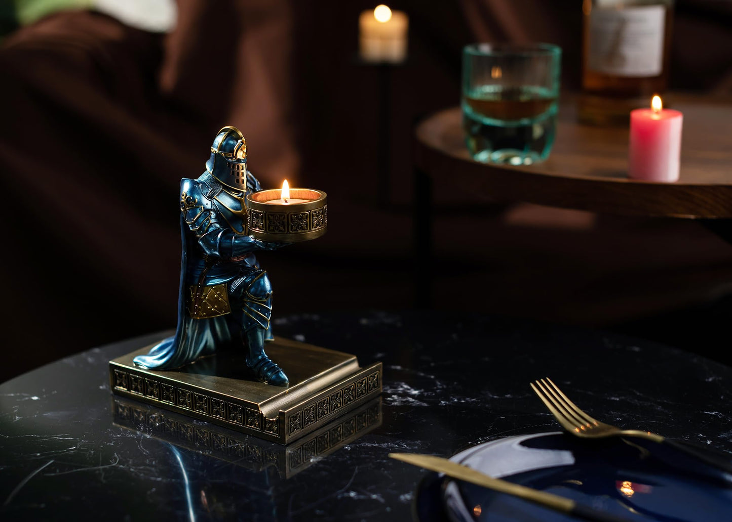 HDMbigmi King's Guard Kneeling Knight Candlestick Holders Resin Posture TeaLight Holder Warrior Mobile Phone Stand Pen Holder Candle Holder for Restaurant, Altar, Home Table(Blue)