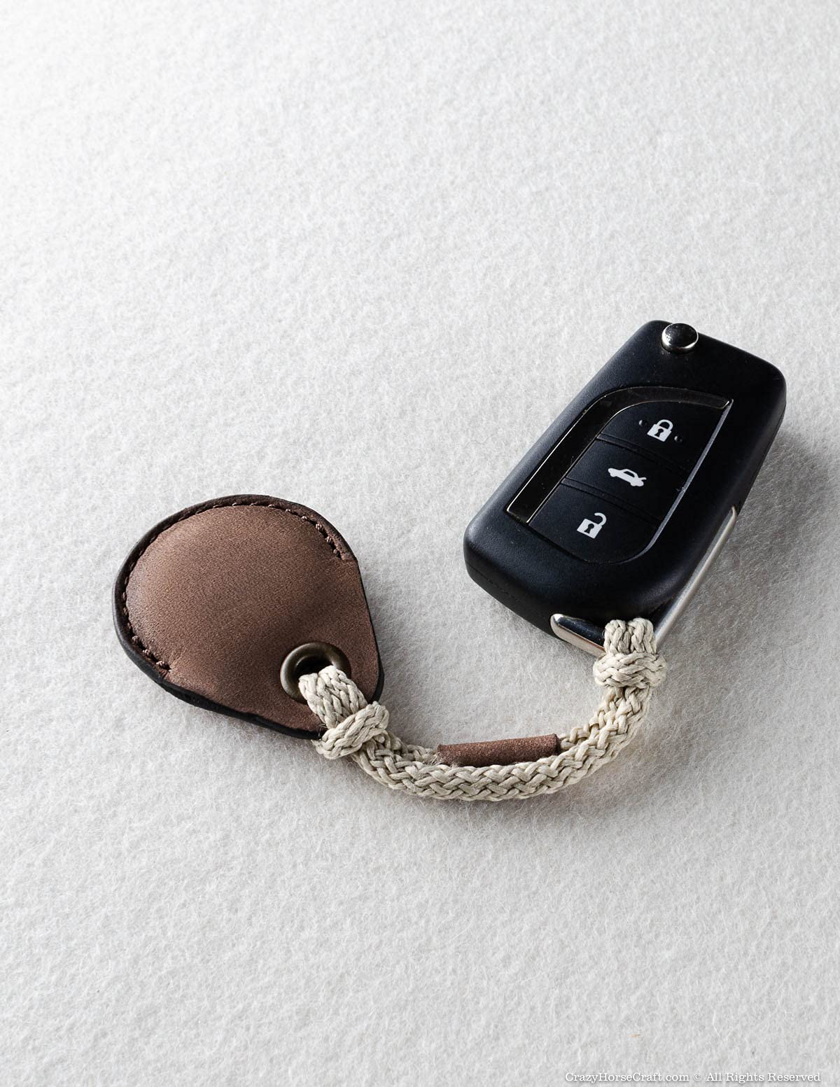 Crazy Horse Craft Leather Holder for AirTag, Brown Air Tag Cover, Vintage Keyring, Bag Charm, Luggage GPS Tracker Case