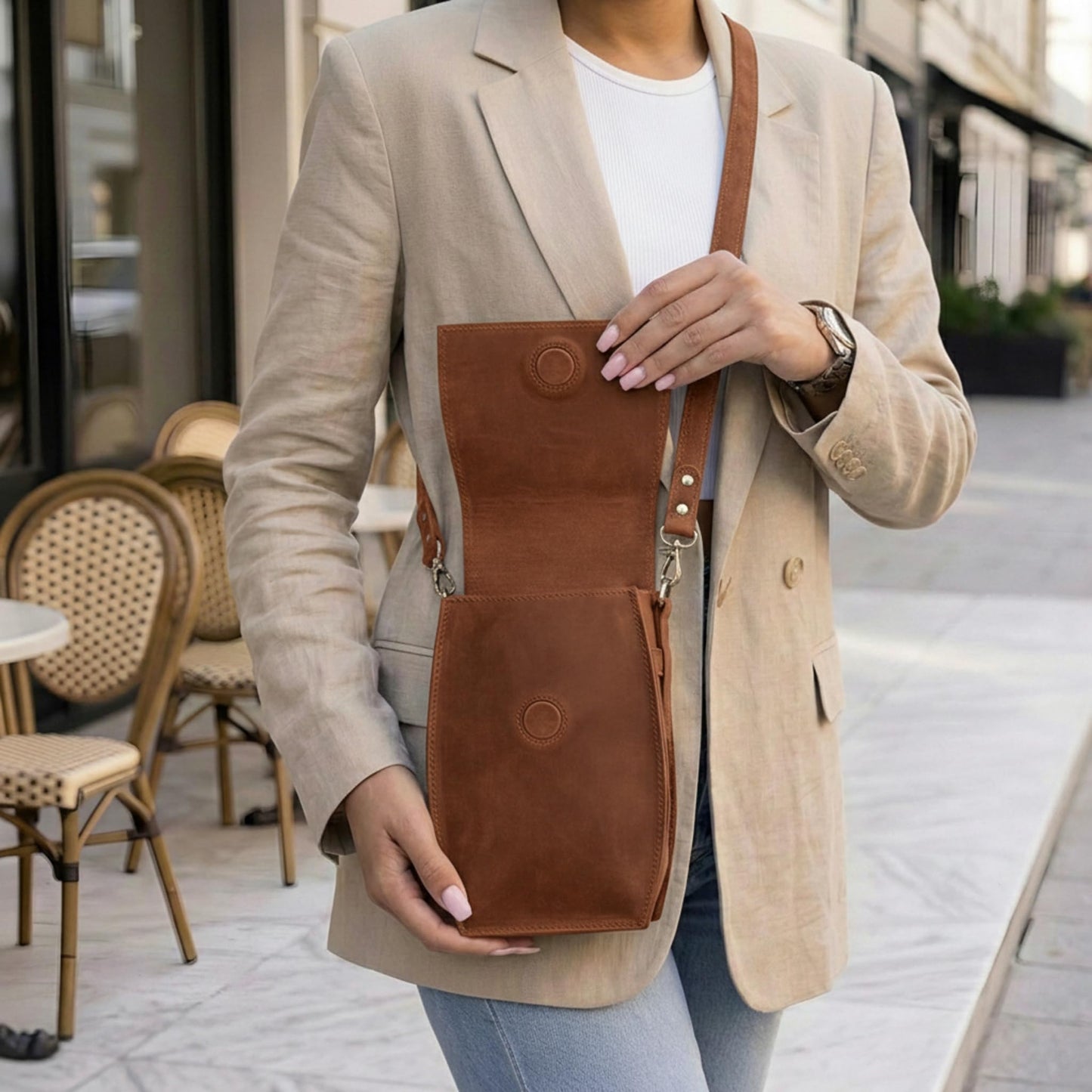 Leather Crossbody Bottle Bag – Genuine Leather Water Bottle Holder with Adjustable Strap, Slim Travel Drink Carrier Pouch for Walking, Hiking & Festivals (Bottle Not Included), Warm Brown