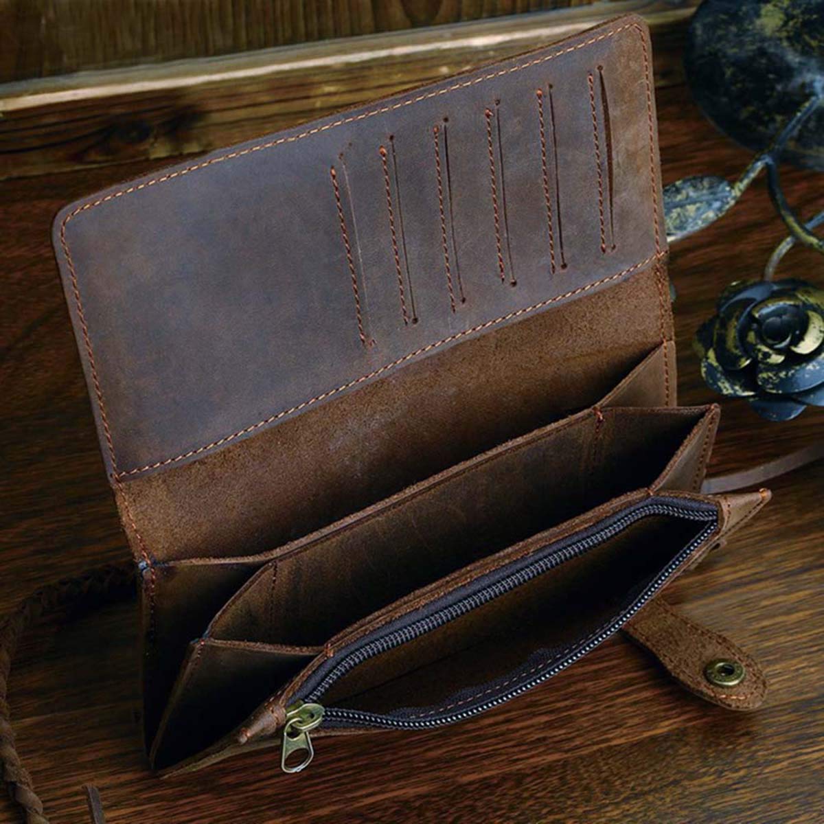 Plinvo Men's Genuine Leather Bifold Wallet with Removable Chain - Checkbook Organizer Vintage Design (Brown)