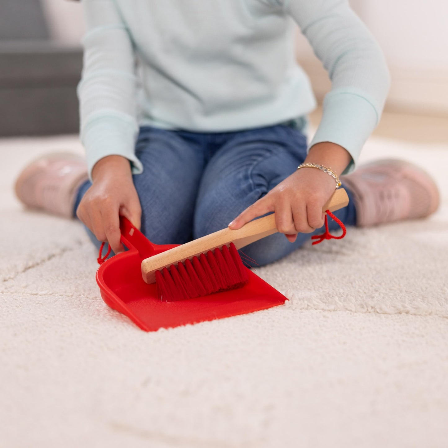 Melissa & Doug Dust Sweep Mop 6-Piece Pretend Play Set, Toddler Toy Cleaning, Pretend Play Home Cleaning, Kids Broom and Mop Set for Ages 3+