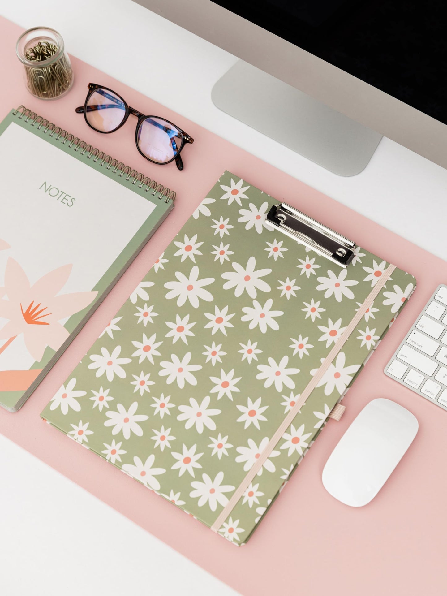 Steel Mill & Co Cute Clipboard Folio with Refillable Lined Notepad and Interior Storage Pocket, Padfolio for Work, Daisy Floral Green