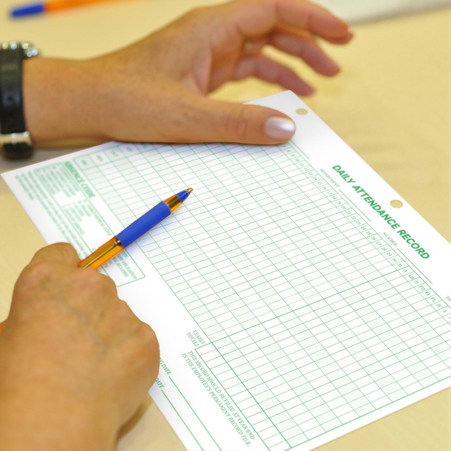 LemonSecret 100 Pcs Daily Attendance Card, Attendance Record Book Tracker 8.5 x 11 Inch, 2026 Daily Calendar Cards 3 Hole Employee Work Books Employee History Record Green Letter Size