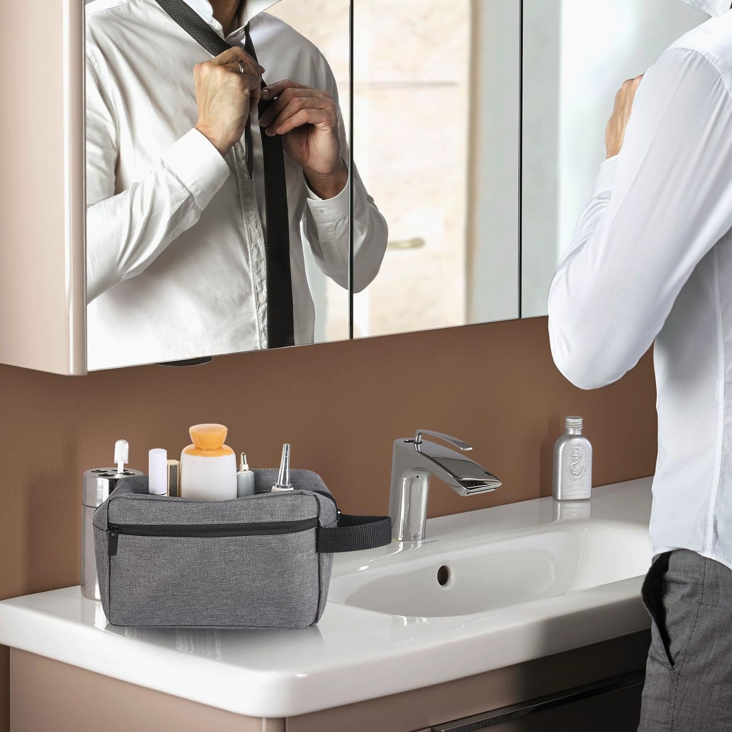 HFLYJPYW Toiletry Bag for Men, Travel Toiletry Organizer Kit Water-resistant Shaving Bag for Toiletries Accessories, Door Room Essentials, Black-medium (khaki)