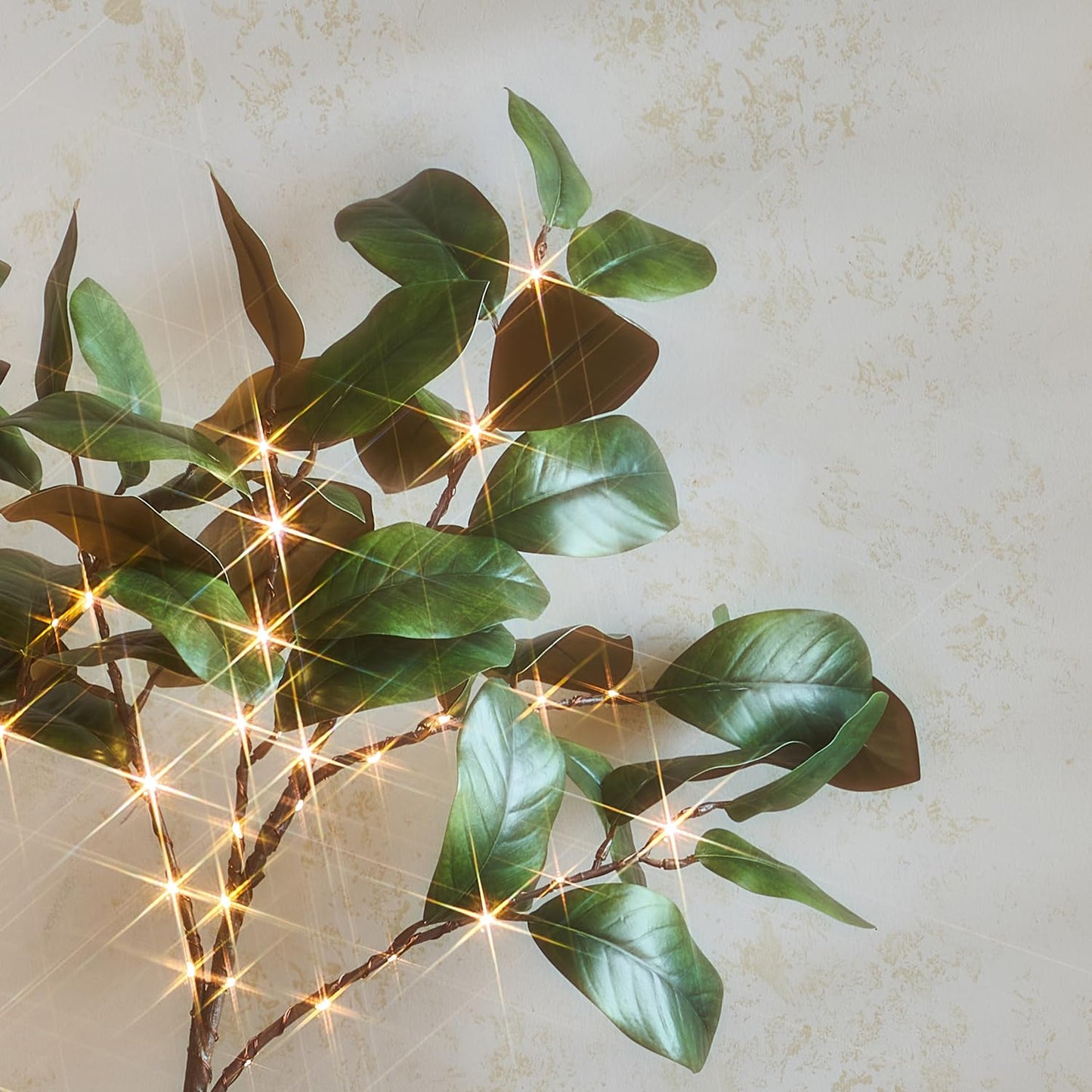 Hairui Lighted Magnolia Tree 4FT 165 LED Fairy Lights, Faux Plant Tree with Lights for Home Holiday Spring Decoration