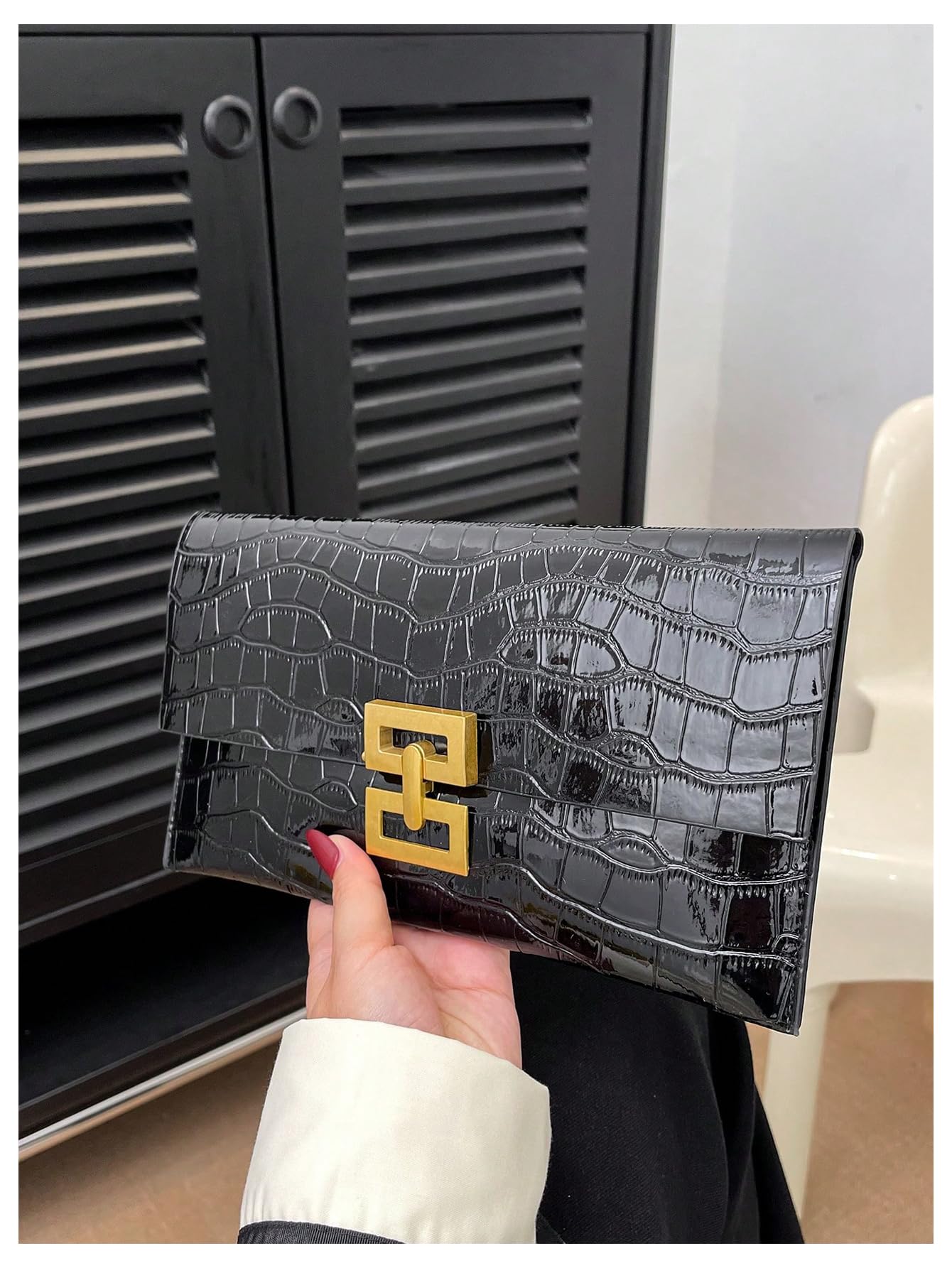 Verdusa Women's Clutch Evening Bags Trendy Envelope Handbags Metallic Purses Black One Size