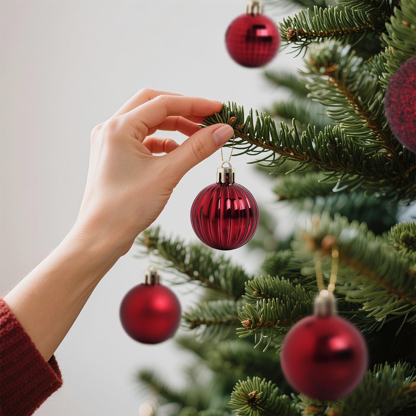 TranquilBliss 36 Pcs-1.57" Christmas Ball Ornaments, Shatterproof Hanging Balls, Tree Decorations for Xmas Tree, Wreath Decor, Holiday Party, Burgundy