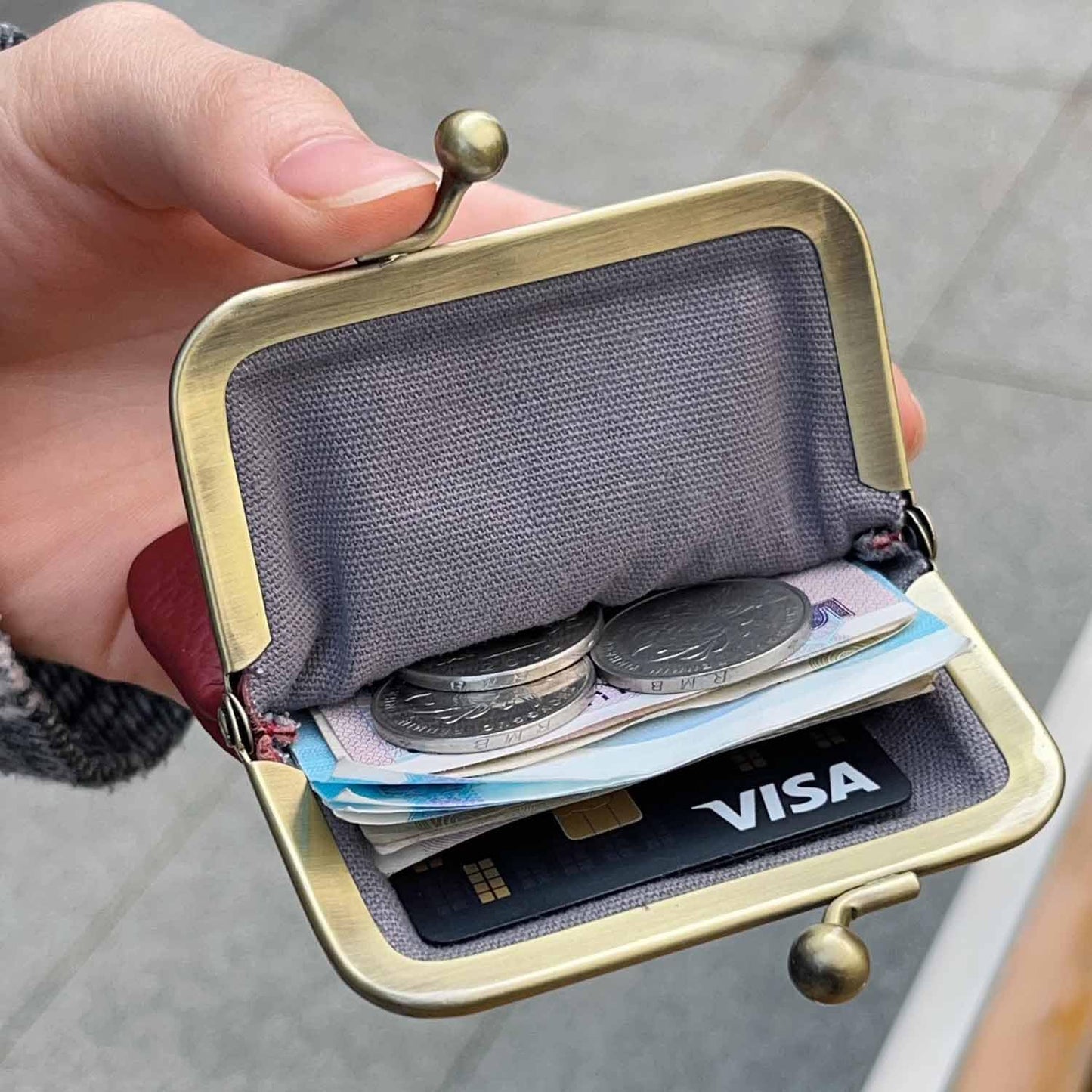 Yurtziru 1Pcs Vintage Coin Purse Kissing Lock Wallet Coin Organizer Buckle Kissing Lock Coin Purse Leather Coin Clip for Men & Women (Burgundy)