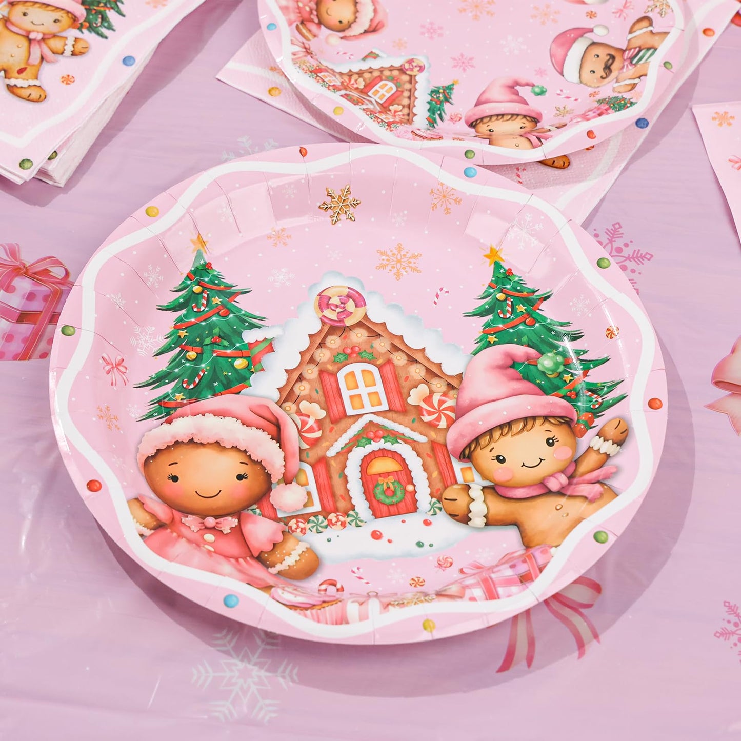 Arosche Christmas Gingerbread Party Decorations Set for 24-Disposable Paper Plates and Napkins, Cups, Garland, Tablecloths, Merry Christmas Party Supplies for Xmas Winter Birthday Table Decor