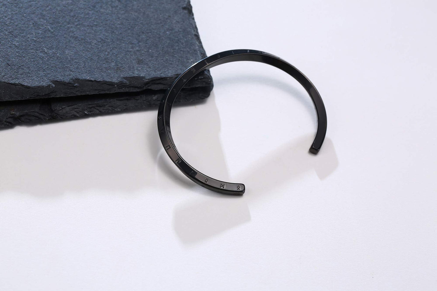 VNOX Mens Cuff Bracelet Norse Viking Nordic 24 Alphabet Runes Bracelet for Men Mobius Twist Cuff Bracelet Pagan Amulet Talisman Bracelet (1.Viking Runes-Black [Large])
