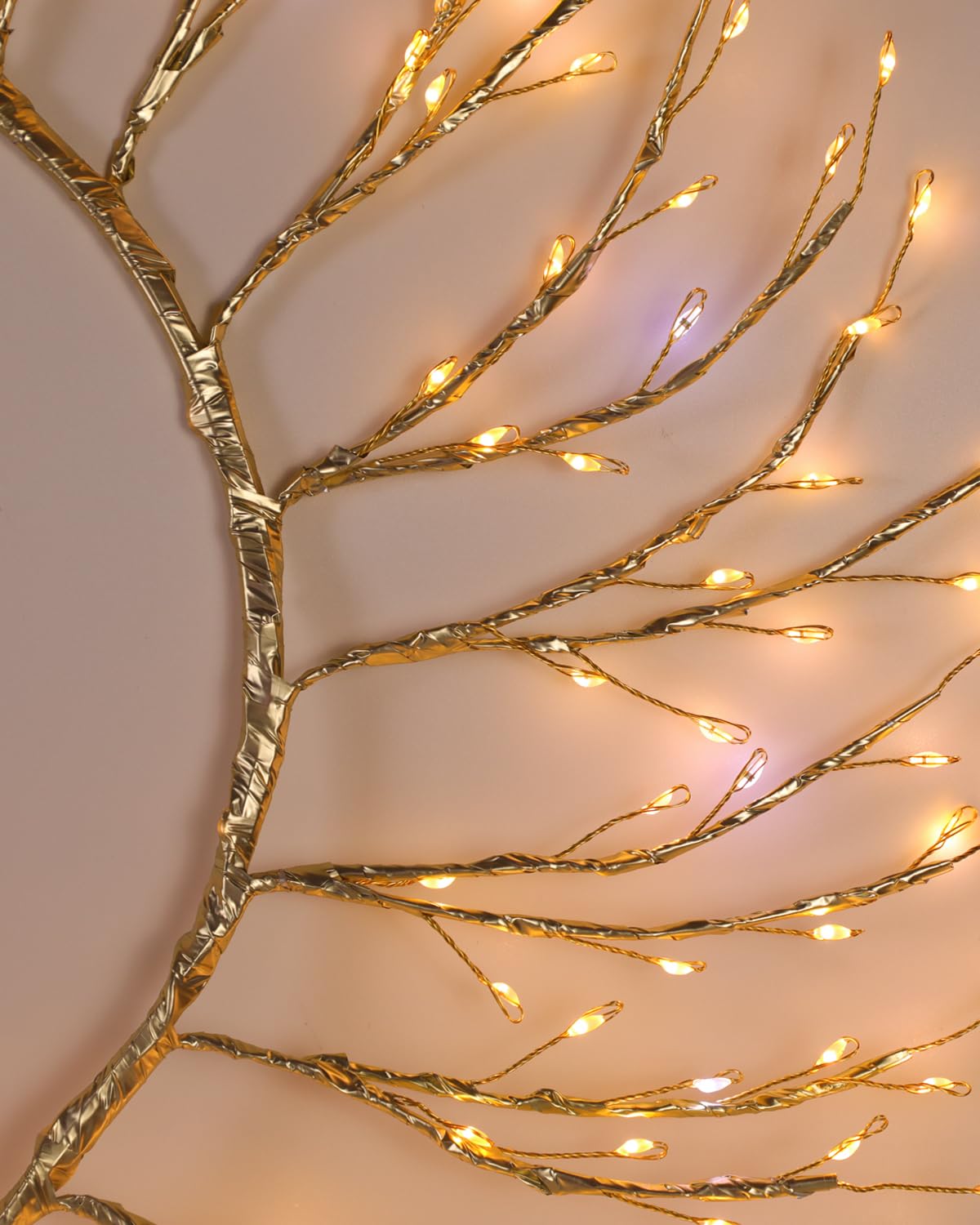 ooLALoo Pre-Lit Christmas Door Wreath Decorations, 22" Christmas Wreath with 260 LEDs Fairy Lights, USB Operated Window Lights Hanging for Front Door Wall Party Xmas Indoor Decor, Gold Twig