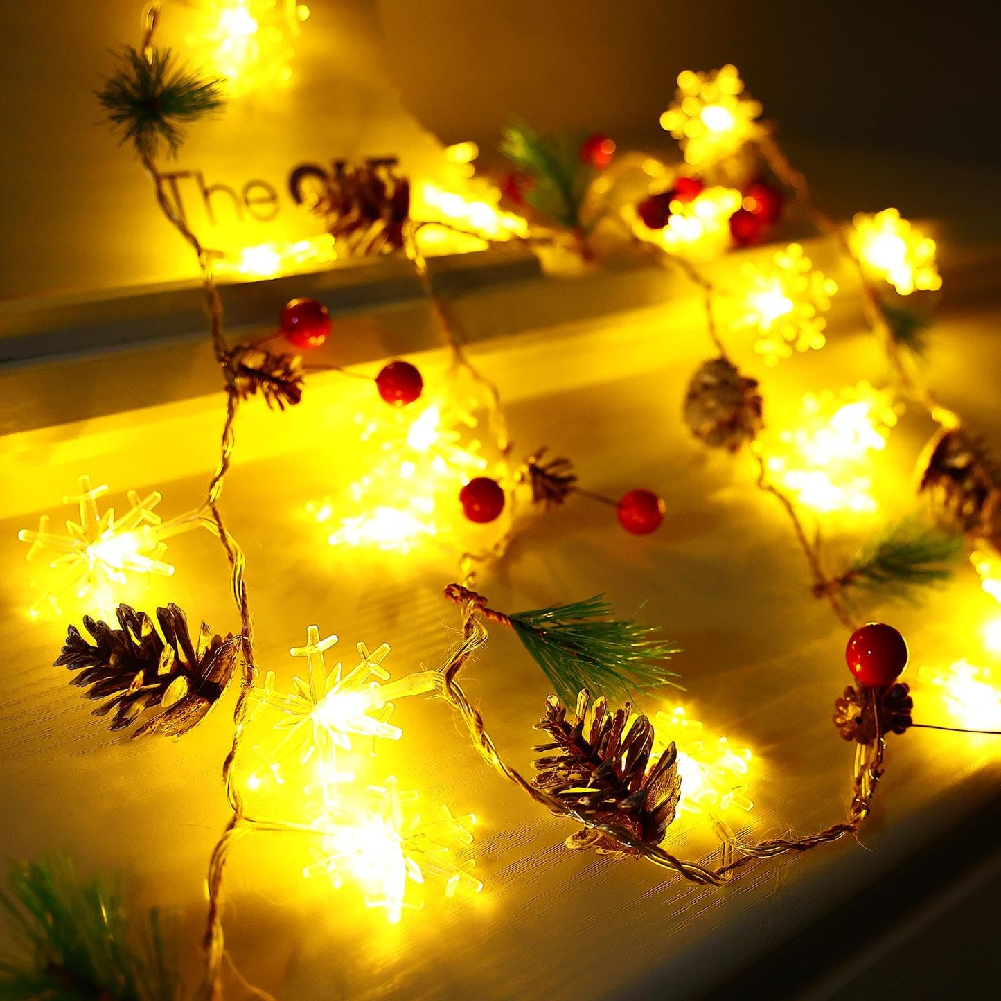 Christmas Garland with Snowflake Lights, 30 Led 10ft Battery Operated 8 Lighting Modes Timer Pine Cones Red Berry Garland Indoor Outdoor Office Decor Xmas String Light Mantle Decorations Warm White