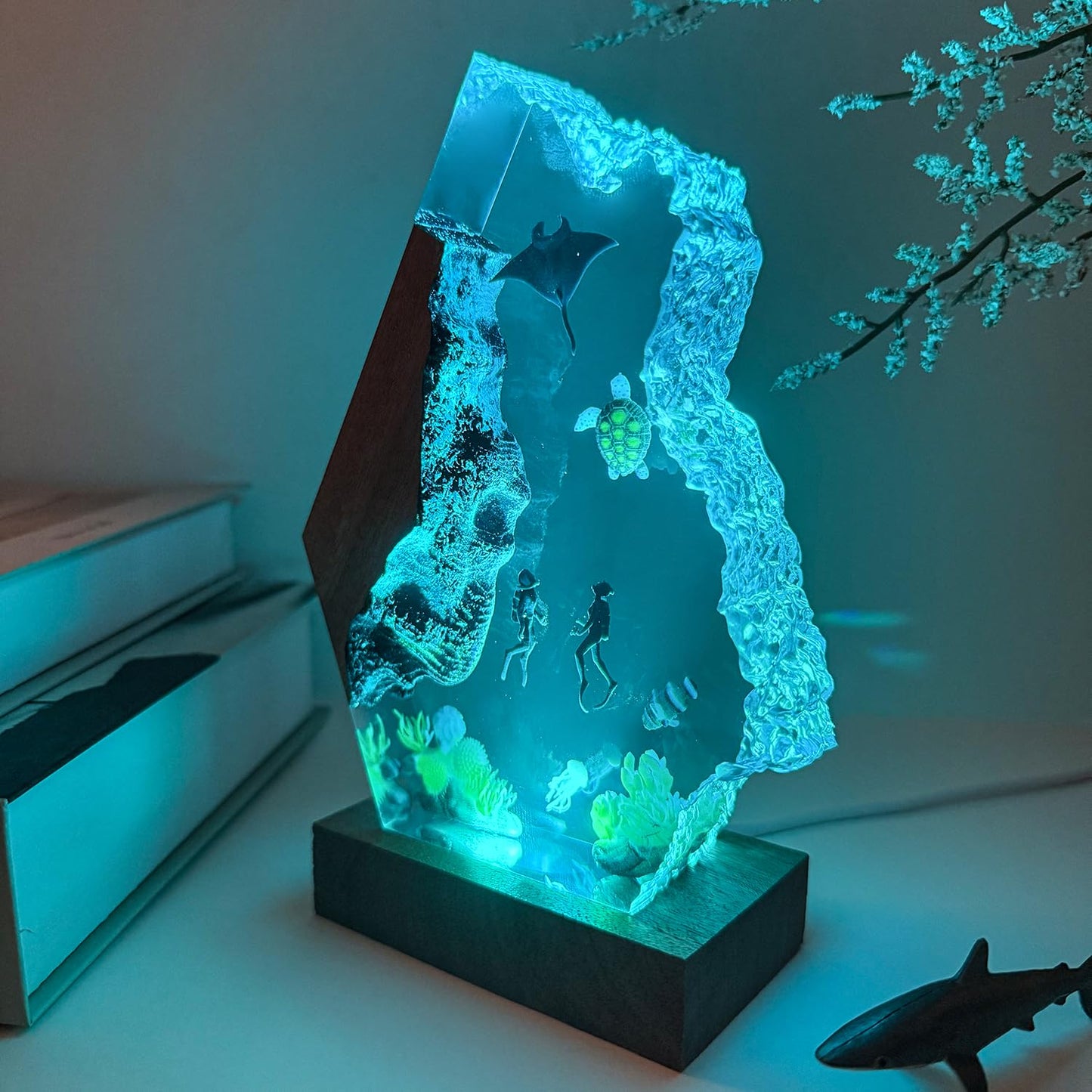 Scuba Diving Resin Ocean Lamp,Handmade 3D Ocean Night Light With Woodden Base,Variable Lights, Scuba Diver Gifts, Diving Enthusiast Collectibles, Unique Birthday Holiday Gifts for Men & Women(S 6"x4")