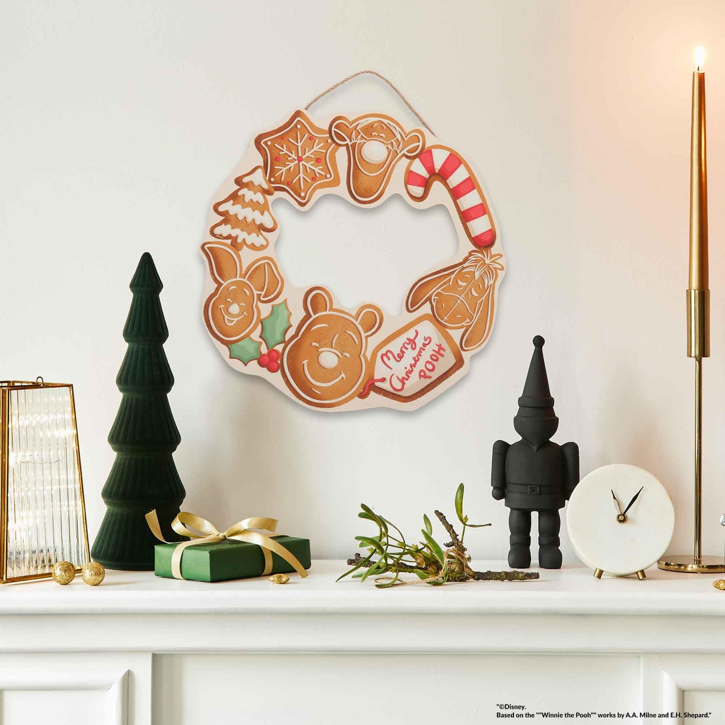 Open Road Brands Disney Winnie the Pooh Gingerbread Wreath Hanging Wood Wall Decor - Cute Winnie the Pooh Christmas Decoration for Home