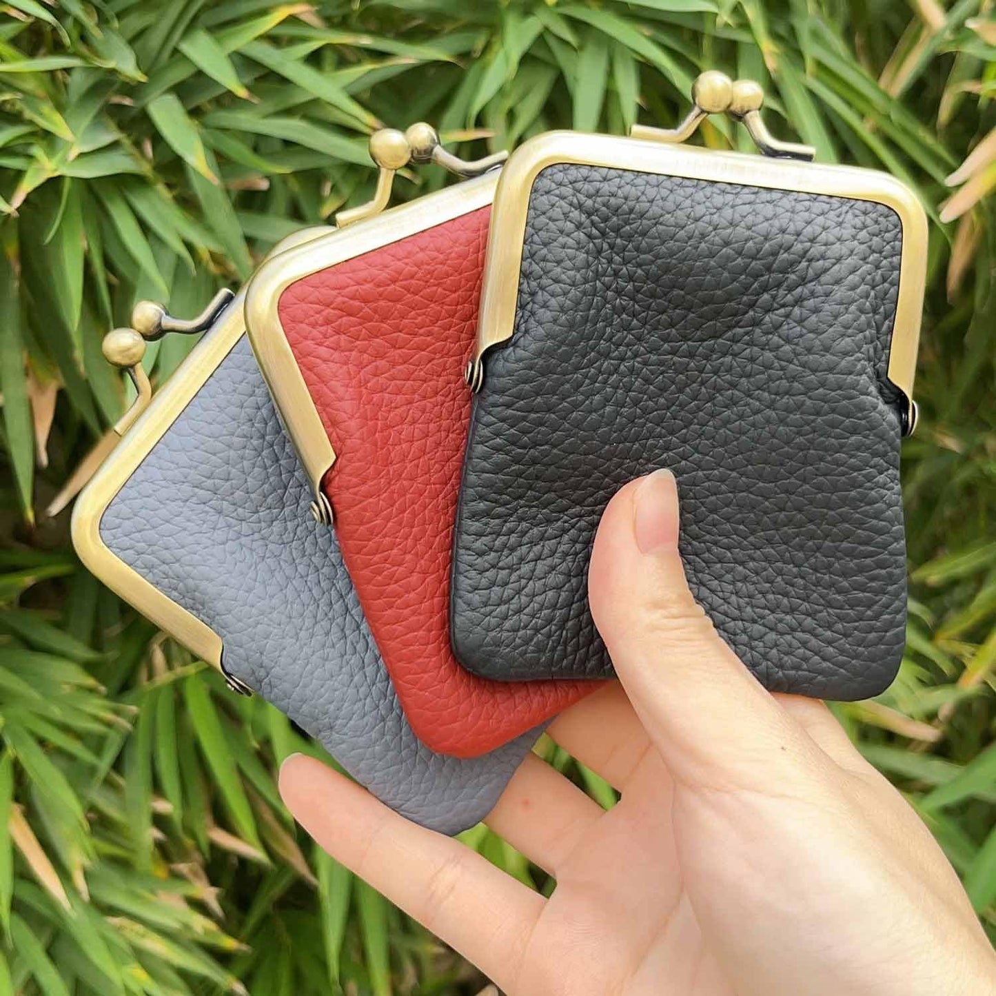 Yurtziru 1Pcs Vintage Coin Purse Kissing Lock Wallet Coin Organizer Buckle Kissing Lock Coin Purse Leather Coin Clip for Men & Women (Burgundy)