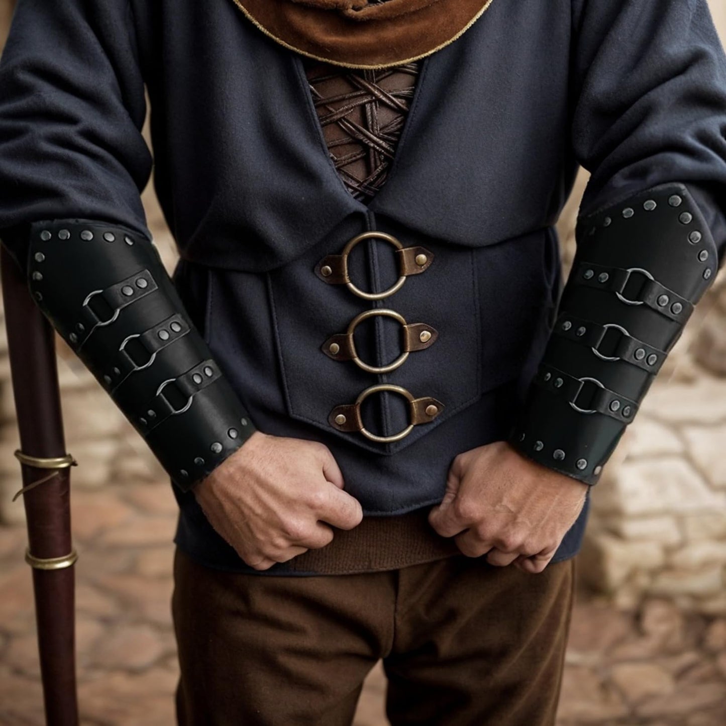HHCSVJHS Unisex Medieval Leather Bracers with Adjustable Buckle Wristbands - Renaissance Arm Guards for Halloween Cosplay, Retro Battle Costume & Theme Parties (SH-black)