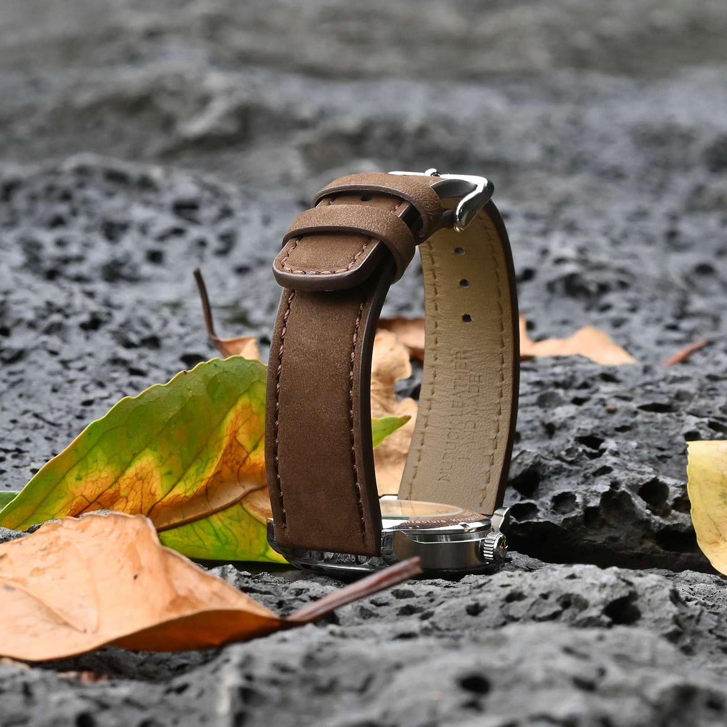 WOCCI 22mm Retro Leather Watch Band for Men and Women, Quick Release Replacement Strap with Golden Buckle (Dark Brown)