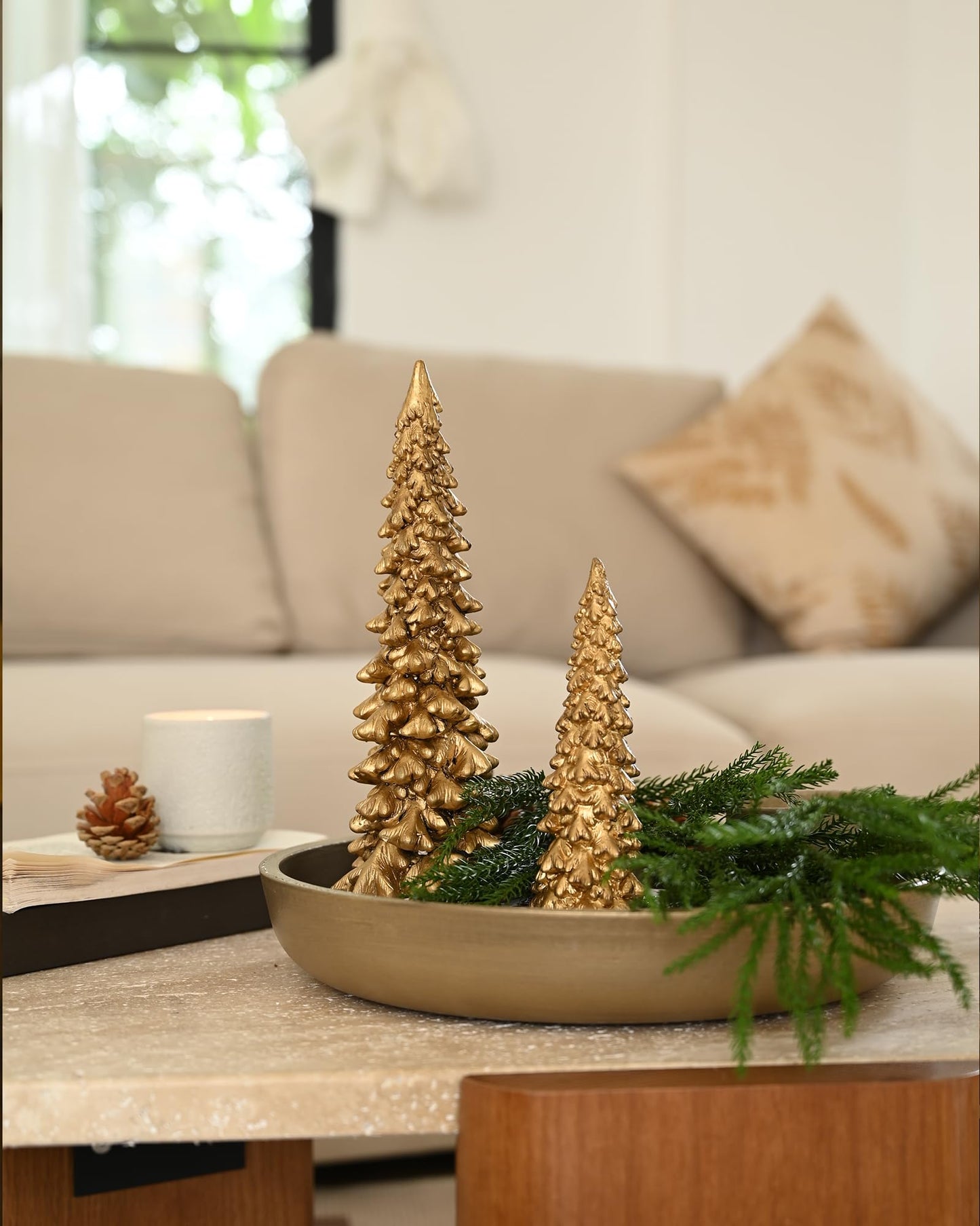 RM ROOMERS Christmas Tree Figurines, 2Pcs Christmas Trees Resin Distressed Gold Table Top, Small Xmas Tree Figurine Set, Decorative Xmas Trees for Rustic Mantle Centerpieces
