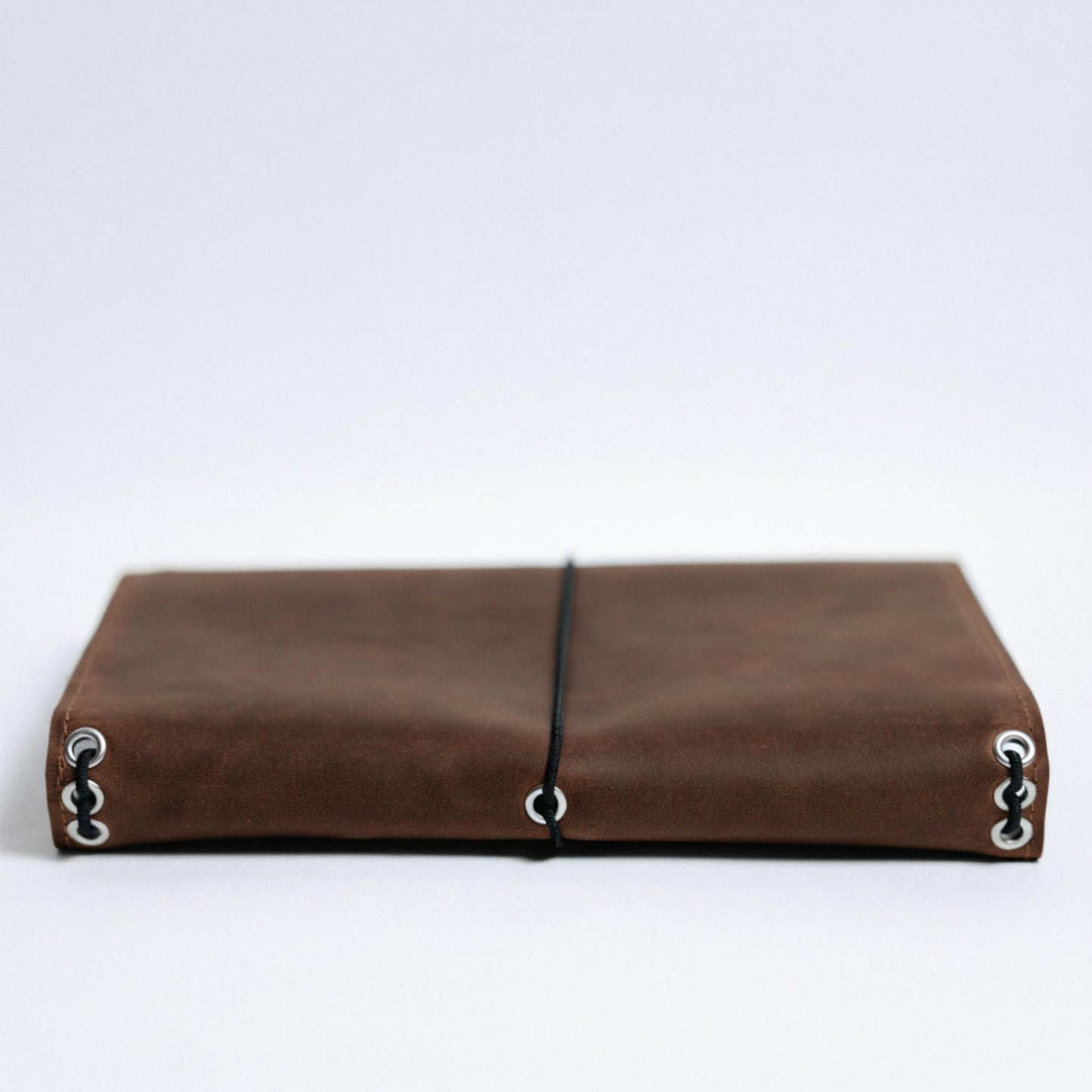 TORAKIP Leather A5 Notebook Cover – Refillable Journal Case with Elastic Bands, Pen Loop & Inner Pockets, Handmade Notebook Organizer, Fits 5.8" x 8.3" Inserts (Paper Not Included), Brown